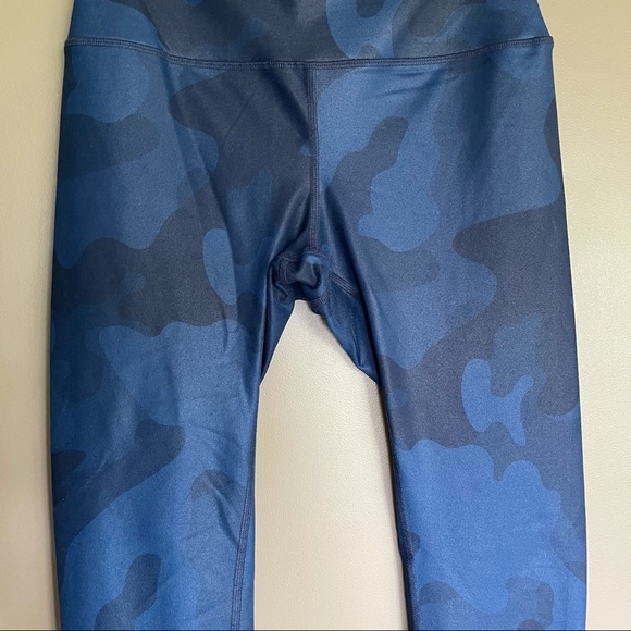 ALO Yoga Navy Blue Camo Airbrush Legging High Rise - Picture 8 of 16